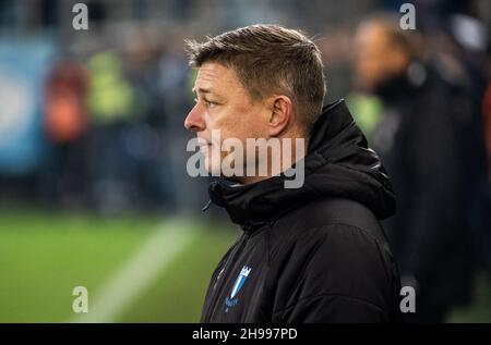 Malmoe, Schweden. 04th Dez 2021. Cheftrainer Jon Dahl Tomasson von Malmoe FF beim Allsvenskan-Spiel zwischen Malmoe FF und Halmstad im Eleda Stadion in Malmoe. (Foto: Gonzales Photo/Alamy Live News Stockfoto