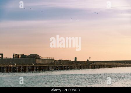 Irische Landschaft. Arklow Stadt, an der Küste der Irischen See in co. Wicklow. Irland. Stockfoto