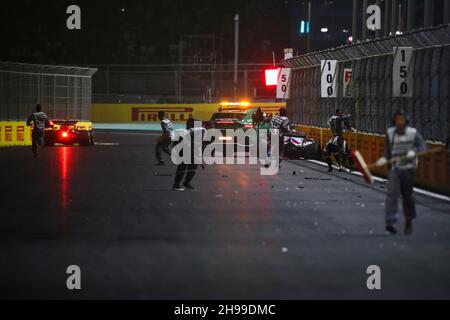 Dschidda, Saudi-Arabien. 05th Dez 2021. Crash, 09 MAZEPIN Nikita (rus), Haas F1 Team VF-21 Ferrari, Aktion während des Formel 1 stc Saudi Arabian Grand Prix 2021, 21th Lauf der FIA Formel 1 Weltmeisterschaft 2021 vom 3. Bis 5. Dezember 2021 auf dem Jeddah Corniche Circuit, in Jeddah, Saudi-Arabien - Photo Florent Gooden / DPPI Credit: DPPI Media/Alamy Live News Stockfoto