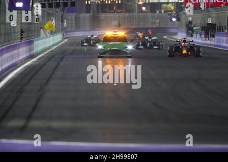 Safety Car, 33 VERSTAPPEN Max (nld), Red Bull Racing Honda RB16B, Action während des Formel 1 stc Saudi Arabian Grand Prix 2021, 21th Lauf der FIA Formel 1 Weltmeisterschaft 2021 vom 3. Bis 5. Dezember 2021 auf dem Jeddah Corniche Circuit, in Jeddah, Saudi-Arabien - Foto: Florent Gooden/DPPI/LiveMedia Stockfoto