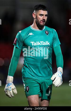 Torwart Tom King von Salford City in Aktion während des zweiten Spiels des Emirates FA Cup im Peninsula Stadium, Salford. Bilddatum: Sonntag, 5. Dezember 2021. Stockfoto