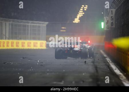 11 PEREZ Sergio (mex), Red Bull Racing Honda RB16B, Absturz beim Formel 1 stc Saudi Arabischer Grand Prix 2021, 21th Lauf der FIA Formel 1 Weltmeisterschaft 2021 vom 3. Bis 5. Dezember 2021 auf dem Jeddah Corniche Circuit, in Jeddah, Saudi-Arabien - Foto: Antonin Vincent/DPPI/LiveMedia Stockfoto