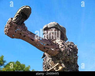 Metallschuhoster Skulptur in Almodovar - Alentejo, Portugal Stockfoto