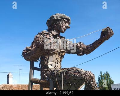 Metallschuhoster Skulptur in Almodovar - Alentejo, Portugal Stockfoto