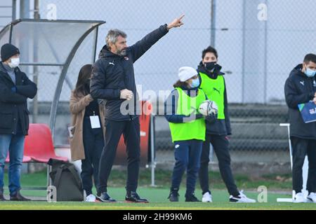 Mailand, Italien. 05th Dez 2021. Vismara Sports Center, 06.12.21 Maurizio ganz (Head Coach AC Mailand) während der Frauen-Serie Ein Spiel zwischen AC Mailand und dem FC Internazionale im Vismara Sports Center in Mailand, Italien Cristiano Mazzi/SPP Credit: SPP Sport Press Photo. /Alamy Live News Stockfoto