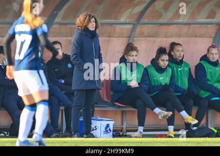 Mailand, Italien. 05th Dez 2021. Vismara Sports Center, 06.12.21 Rita Guarino (Head Coach Inter) während der Frauen-Serie Ein Spiel zwischen AC Mailand und FC Internazionale im Vismara Sports Center in Mailand, Italien Cristiano Mazzi/SPP Credit: SPP Sport Press Photo. /Alamy Live News Stockfoto