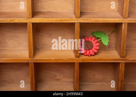 Blumenkunst aus bunten Kunstblumen im Blick Stockfoto
