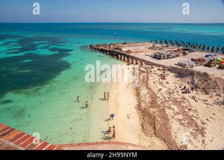 Fort außen von der Attika. North Coaling Dock Ruinen und Schwimmbereich. Dry Tortugas National Park, in der Nähe von Key West, Florida, USA. Stockfoto