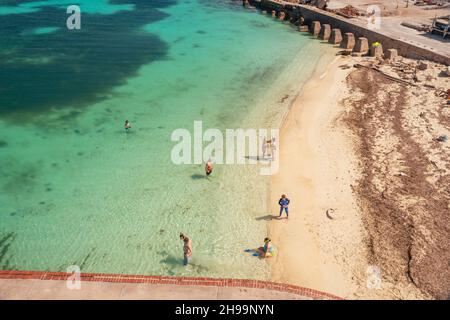 Fort außen von der Attika. North Coaling Dock Ruinen und Schwimmbereich. Dry Tortugas National Park, in der Nähe von Key West, Florida, USA. Stockfoto