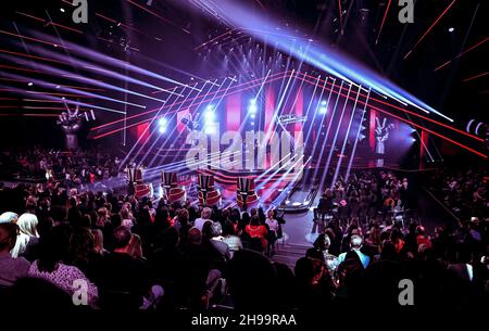 Berlin, Deutschland. 05th Dez 2021. Das Publikum im Viertelfinale der TV-Show „The Voice of Germany“. Kredit: Britta Pedersen/dpa-Zentralbild/dpa/Alamy Live Nachrichten Stockfoto