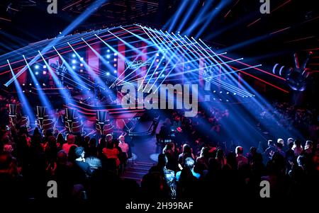 Berlin, Deutschland. 05th Dez 2021. Das Publikum im Viertelfinale der TV-Show „The Voice of Germany“. Kredit: Britta Pedersen/dpa-Zentralbild/dpa/Alamy Live Nachrichten Stockfoto