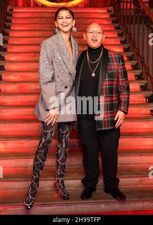 Zendaya (links) und Jacob Batalon während einer Fotoaufnahme für ihren neuen Film Spider-man: No Way Home im Old Sessions House, London. Bilddatum: Sonntag, 5. Dezember 2021. Stockfoto