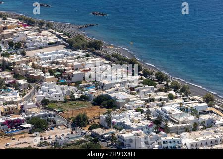 Luftaufnahme der Stadt Kamari, Santorini, Griechenland Stockfoto