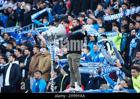 Malaga, Spanien. 05th Dez 2021. CF-Fans von Malaga, die während des LaLiga SmartBank-Spiels zwischen Malaga CF und SD Amorebieta im La Rosaleda Stadium gesehen wurden. Endergebnis; Malaga CF 1:2 SD Amorebieta. Kredit: SOPA Images Limited/Alamy Live Nachrichten Stockfoto