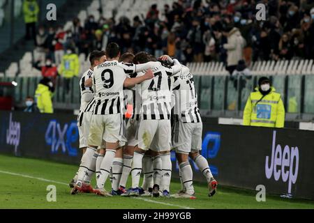 Turin, Italien. 05th Dez 2021. Juventus FC feiert das Tor beim Spiel Juventus FC gegen Genua CFC, italienische Fußballserie A in Turin, Italien, Dezember 05 2021 Quelle: Independent Photo Agency/Alamy Live News Stockfoto