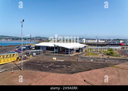 Terminal-Fähre am Hafen von Ardrossan - Schottland, Vereinigtes Königreich - 21st. Juli 2021 Stockfoto