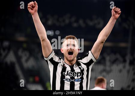 Turin, Italien. 05th Dez 2021. Matthijs de Ligt von Juventus FC feiert während der Serie A 2021/2022 ein Fußballspiel zwischen dem FC Juventus und dem FC Genua im Juventus-Stadion in Turin (Italien) am 5th. Dezember 2021. Foto Federico Tardito/Insidefoto Kredit: Insidefoto srl/Alamy Live News Stockfoto