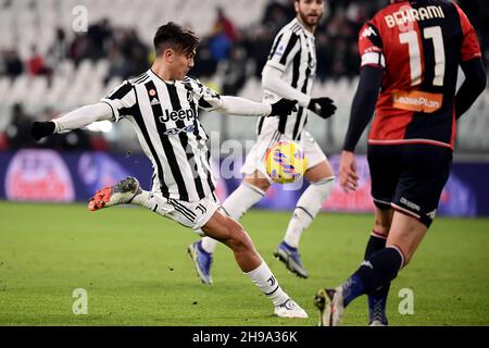 Turin, Italien. 05th Dez 2021. Paulo Dybala vom FC Juventus in Aktion während des Fußballspiels der Serie A 2021/2022 zwischen dem FC Juventus und dem FC Genua im Juventus-Stadion in Turin (Italien), 5th. Dezember 2021. Foto Federico Tardito/Insidefoto Kredit: Insidefoto srl/Alamy Live News Stockfoto