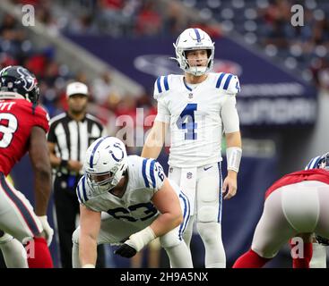 Houston, Texas, USA. Houston, Texas, USA. 5. Dezember 2021: Indianapolis Colts Quarterback Sam Ehlinger (4) während eines NFL-Spiels zwischen den Texans und den Colts am 5. Dezember 2021 in Houston, Texas. Die Colts gewannen, 31-0. (Bildnachweis: © Scott Coleman/ZUMA Press Wire) Bildnachweis: ZUMA Press, Inc./Alamy Live News Bildnachweis: ZUMA Press, Inc./Alamy Live News Stockfoto