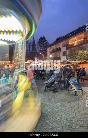 Aachen -der Aachener Weihnachtsmarkt lockt jährlich Hunderttausende Besucher auf die Plätze und in die Gassen rund um den Aachener Dom und das Rathaus Stockfoto