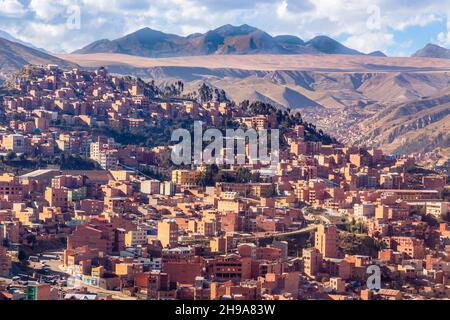 El Alto Vorstadtpanorama mit Anden im Hintergrund, La Paz, Bolivien Stockfoto