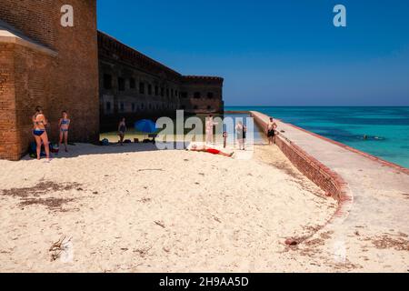 North Coaling Dock Ruinen und Schwimmbereich. Dry Tortugas National Park, in der Nähe von Key West, Florida, USA. Stockfoto