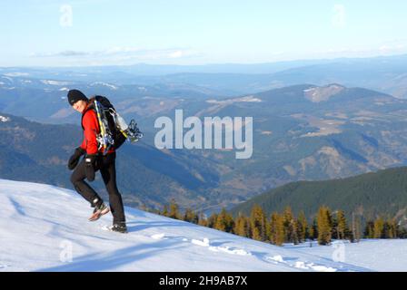 Single Woman Hiking Table Top Mountain im Zentrum von Oregon. Stockfoto