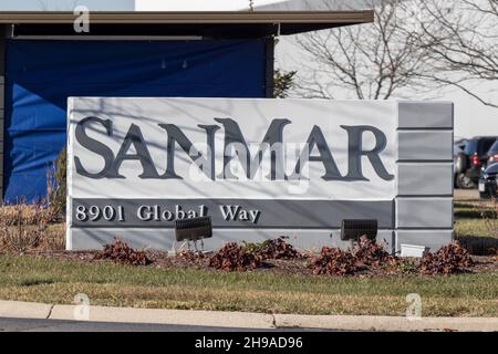 West Chester - ca. Dezember 2021: Lager der Sanmar Corporation. Sanmar vertreibt Bekleidung und Bekleidung für Damen und Herren. Stockfoto