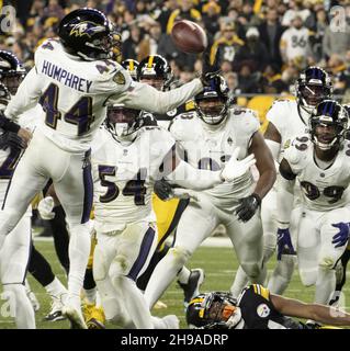 Baltimore Ravens cornerback Marlon Humphrey warms up before an NFL  wild-card playoff football game against the Cincinnati Bengals in  Cincinnati, Sunday, Jan. 15, 2023. (AP Photo/Darron Cummings Stock Photo -  Alamy