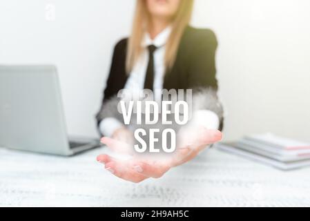 Schreiben mit Text Video Seo. Geschäftskonzept der Prozess zur Verbesserung der Einstufung oder Sichtbarkeit eines Videolehrers Unterrichten verschiedener Fähigkeiten Stockfoto