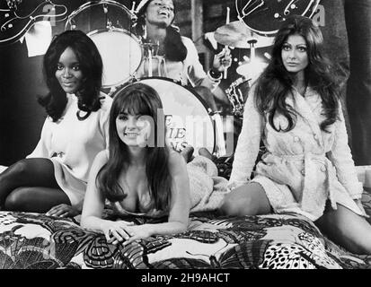 Marcia McBroom, Dolly Read und Cynthia Myers, am Set des satirischen Films „Beyond the Valley of the Dolls“, 20th Century-Fox, 1970 Stockfoto