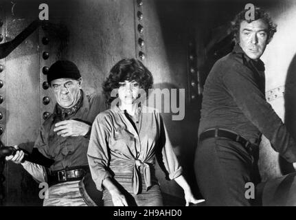 Karl Malden, Sally Field, Michael Caine, am Set des Films, 'Beyond the Poseidon Adventure', Warner Bros., 1979 Stockfoto
