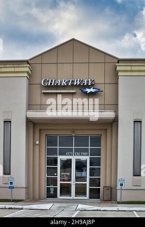 Houston, Texas USA 11-12-2021: Chartway Federal Credit Union Exterior in Houston TX. Fassade und Vordereingang des Finanzinstituts, gegründet 1959. Stockfoto