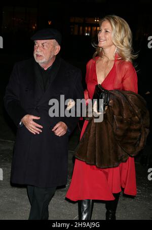 **DATEI FOTO** Martha De Laurentiis ist verstorben. Dino De Laurentiis und Martha De Laurentiis besuchen am 31. Januar 2007 die Premiere von „Hannibal Rising“ im AMC Loews Lincoln Square Theater in New York City. Foto: Henry McGee/MediaPunch Stockfoto