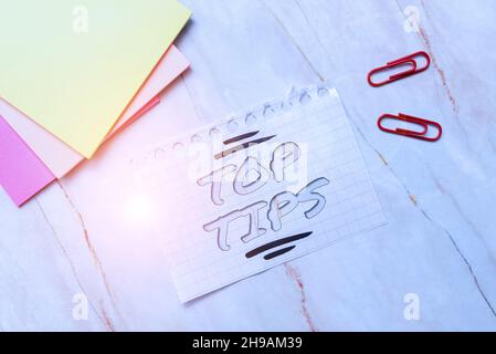 Handschriftliche Texte Top-Tipps. Wort geschrieben auf einem kleinen, aber besonders nützliches Stück praktischer Ratschläge Neue Ideen frisches Konzept Kreative Kommunikation Stockfoto