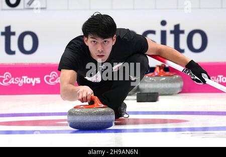 Yasumasa TANIDA aus Japan im Mixed Doubles Round Robin Session 3 während des Olympia Qualification Event 2021 am 5. Dezember 2021 im Friesland hal in Leeuwarden, Niederlande Foto: SCS/Soenar Chamid/AFLO (HOLLAND OUT) Stockfoto