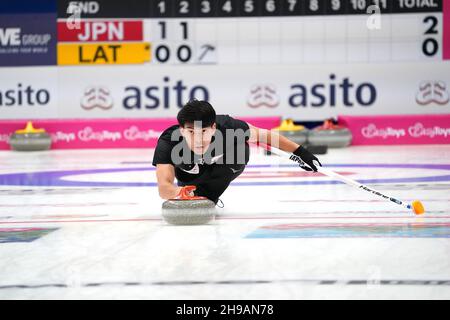 Yasumasa TANIDA aus Japan im Mixed Doubles Round Robin Session 3 während des Olympia Qualification Event 2021 am 5. Dezember 2021 im Friesland hal in Leeuwarden, Niederlande Foto: SCS/Soenar Chamid/AFLO (HOLLAND OUT) Stockfoto