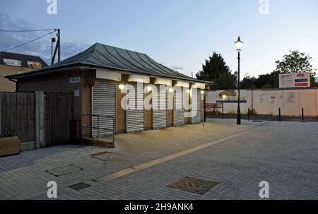 Der Rat von Basildon verwaltete den Toilettenblock in der Market Lane, Wickford Essex. Stockfoto