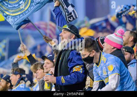 Chester, Pennsylvania, USA. 5th Dez 2021. 5. Dezember 2021, Chester PA- Philadelphia Union Fans in Aktion während der MLS Eastern Conference Finals im Subaru Park. NYCFC gewann mit 2 Toren auf 1 (Bildquelle: © Ricky Fitchett/ZUMA Press Wire) Stockfoto