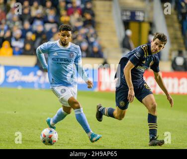 Chester, Pennsylvania, USA. 5th Dez 2021. Am 5. Dezember 2021 kämpft ISMAEL TAJOURI-SHRADI (17), PA- NYCFC-Spieler von Chester, während der MLS Eastern Conference Finals im Subaru Park um den Ball. NYCFC gewann mit 2 Toren auf 1 (Bildquelle: © Ricky Fitchett/ZUMA Press Wire) Stockfoto