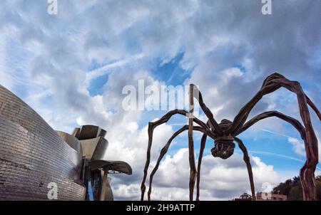 Maman-Skulptur von Louise Bourgeous mit Guggenheim-Museum, Bilbao, Provinz Biskaya, Autonome Gemeinschaft des Baskenlandes, Spanien Stockfoto