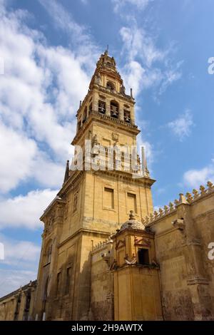 Torre del Alminar Glockenturm der Mezquita-Kathedrale (Moschee-Kathedrale oder große Moschee von Cordoba), Cordoba, Provinz Cordoba, Spanien Stockfoto