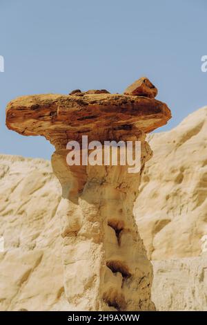 Grand Staircase-Escalante National monumen, Utah. Toadstools, eine erstaunlich ausgewogene Felsformation, die wie Pilze aussehen. Wandern in der Wüste, verzaubern Stockfoto