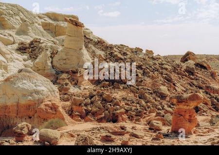 Grand Staircase-Escalante National monumen, Utah. Toadstools, eine erstaunlich ausgewogene Felsformation, die wie Pilze aussehen. Wandern in der Wüste, verzaubern Stockfoto