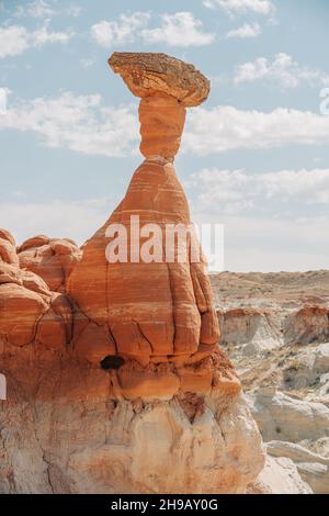 Grand Staircase-Escalante National monumen, Utah. Toadstools, eine erstaunlich ausgewogene Felsformation, die wie Pilze aussehen. Wandern in der Wüste, verzaubern Stockfoto