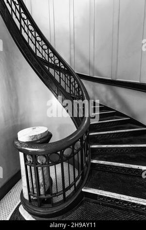 Große Wendeltreppe im Pacific County Courthouse, South Bend, Washington State, USA Stockfoto