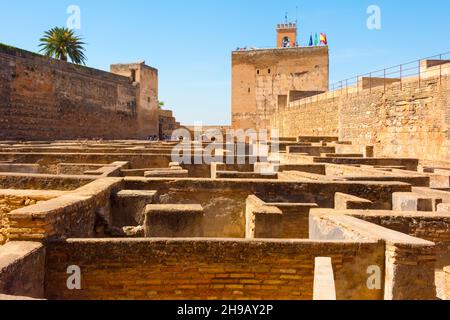 Platz der Waffen, der ursprüngliche Eingang zur Alcazaba, Festung der Alhambra, Granada, Provinz Granada, Autonome Gemeinschaft Andalusien, Spanien Stockfoto