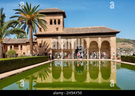 Spiegelbecken des Partal in Alhambra, Granada, Provinz Granada, Autonome Gemeinschaft Andalusien, Spanien Stockfoto