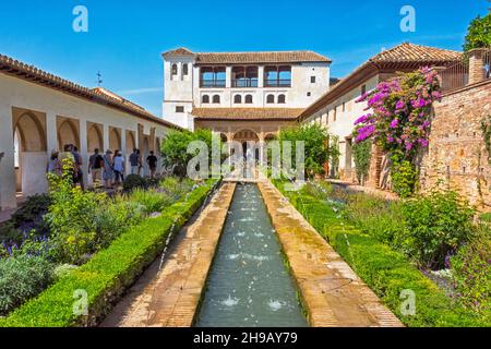 Palacio de Generalife und Patio de la Azequia in Alhambra, Granada, Provinz Granada, Autonome Gemeinschaft Andalusien, Spanien Stockfoto