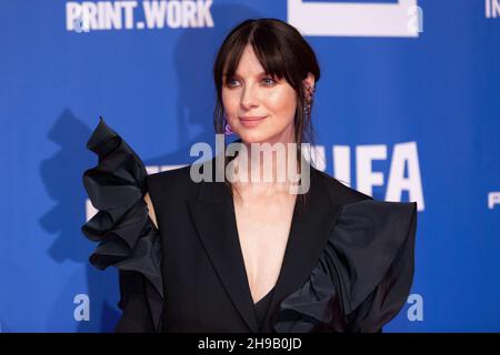 London, Großbritannien. 05th Dez 2021. Caitriona Balfe nimmt an den British Independent Film Awards 24th im Old Billingsgate in London Teil. (Foto: Pietro Recchia/SOPA Images/Sipa USA) Quelle: SIPA USA/Alamy Live News Stockfoto